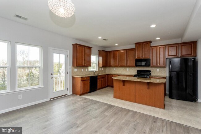 Building Photo - 564 Fox River Hills Way