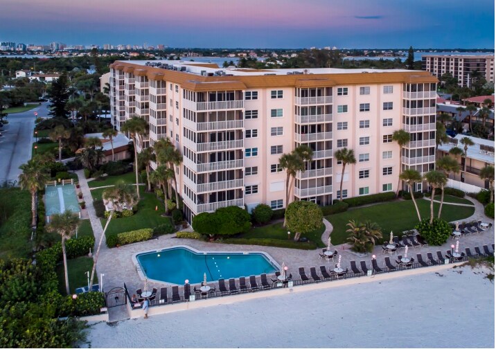 Foto principal - 800 Benjamin Franklin Dr