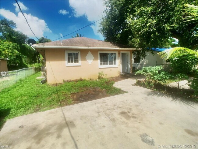 Foto del edificio - 4644 NW 23rd Ave