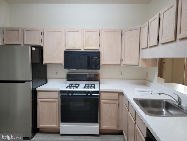 Building Photo - 9130 Groffs Mill Dr