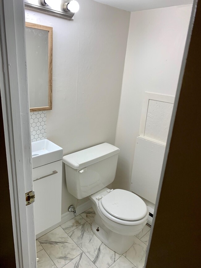 Building Photo - 169 University Ave