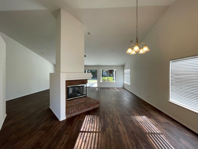 Foto del edificio - Spacious 1- Story Home with Great Open Flo...