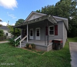 Building Photo - 1003 Vance St N