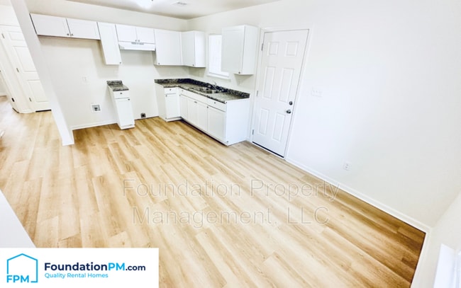 Building Photo - 833 Archie Dr