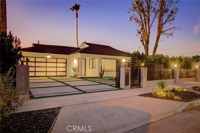 Building Photo - 8161 Encino Ave