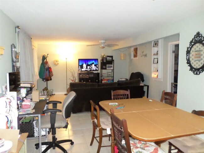 Foto del edificio - 1715 Banks St