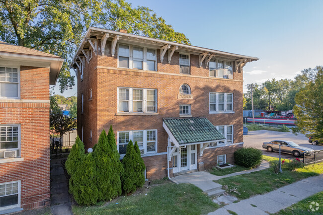 Building Photo - Machen St Apartments