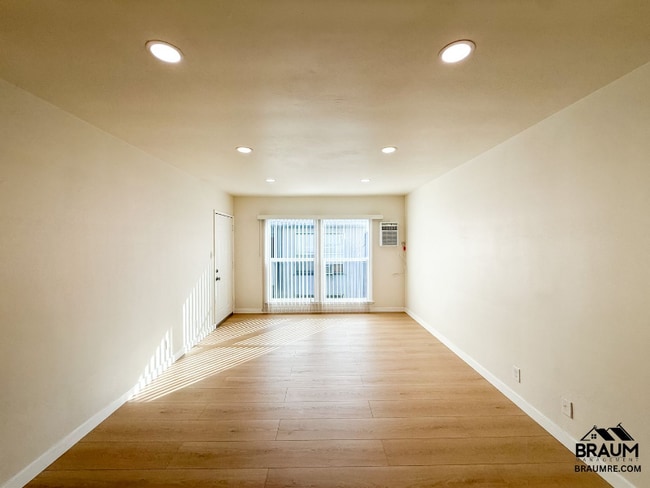 Building Photo - 7333 Woodman Ave