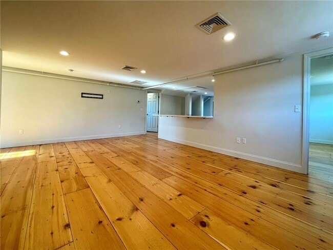 Building Photo - 5 John St