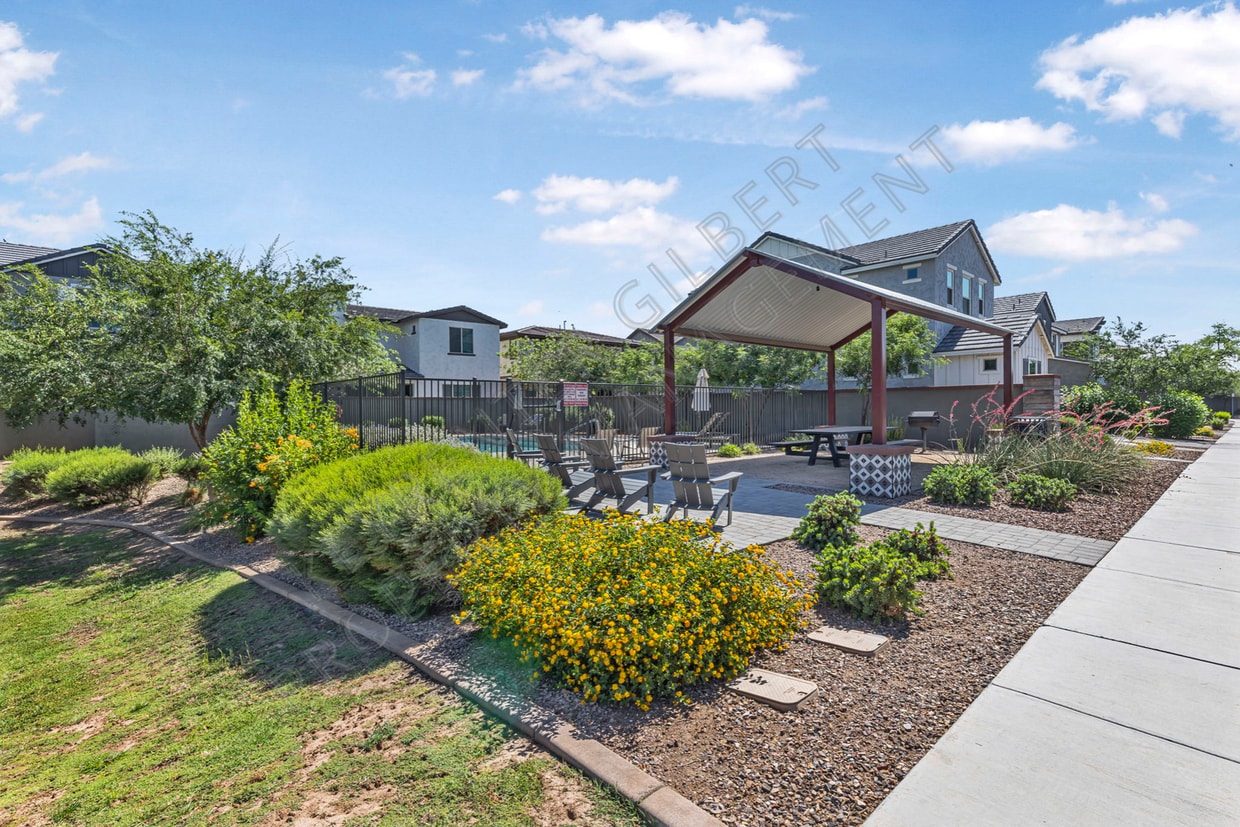 Photo - 1341 E Springfield Place