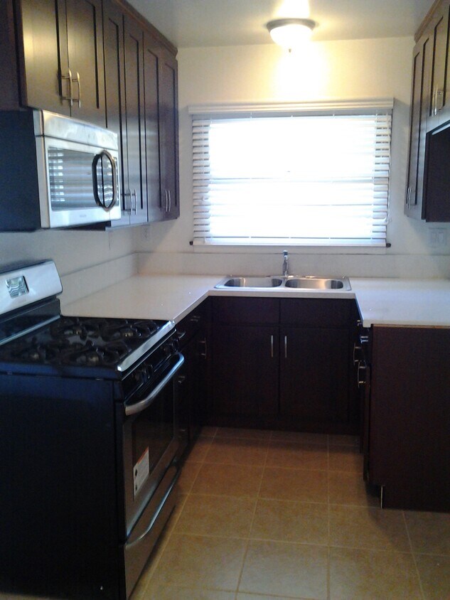 Primary Photo - 1702 W Victory Blvd