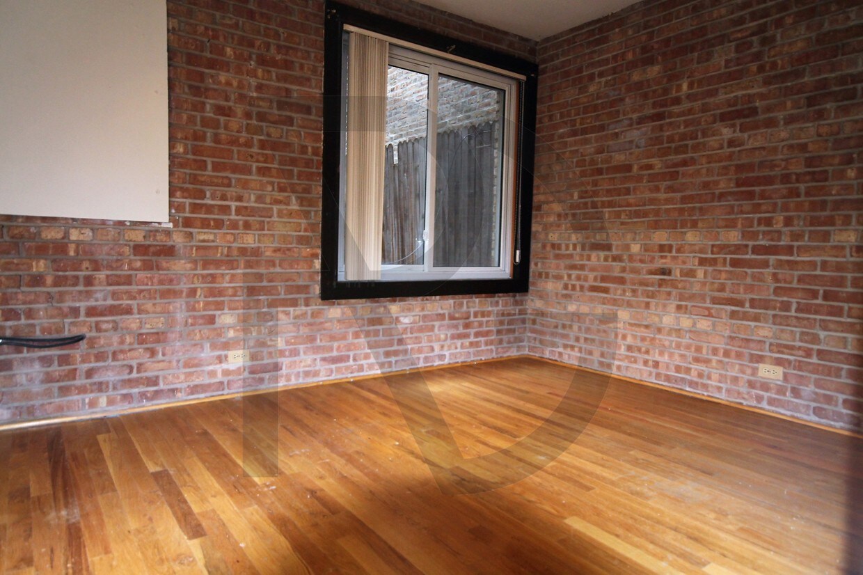 Foto principal - 1220 N LaSalle Dr