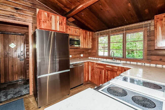Building Photo - Charming Enatai Craftsman Near Lake Washington – 3BR/2BA- AVAILABLE NOW!