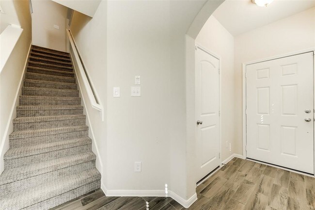 Building Photo - 8407 Hawthorne Valley Lane