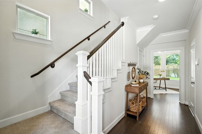 Building Photo - 9910 Spring Shadows Park Cir