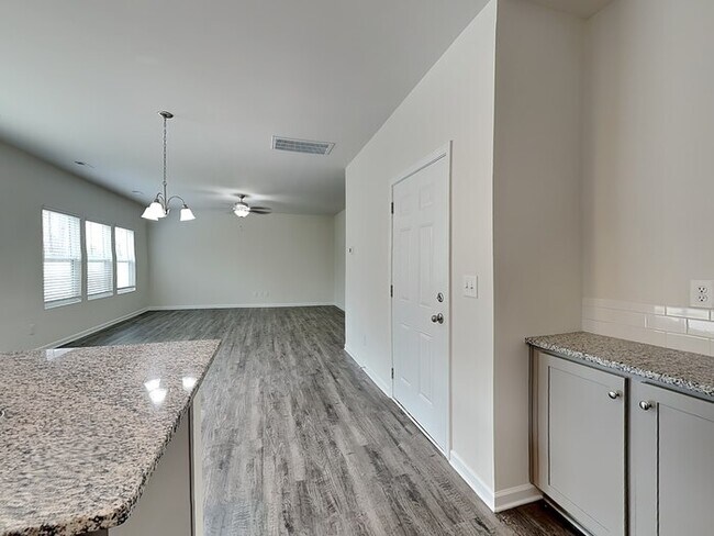 Foto del edificio - 737 Point Andrews Dr SW