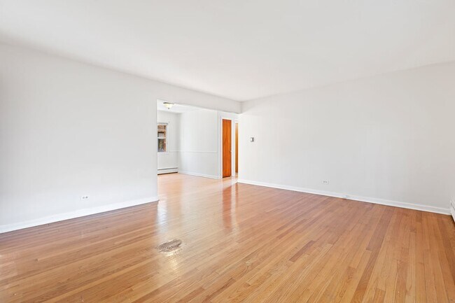 Foto del edificio - 1539 Monroe Ave