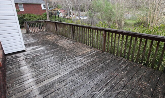 Building Photo - 3Bed/2Bath Residential House Available in August!