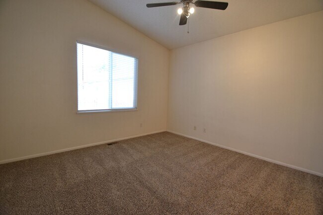 Foto del edificio - 3 Bed 2 Bath Ranch with Unfinished Basemen...
