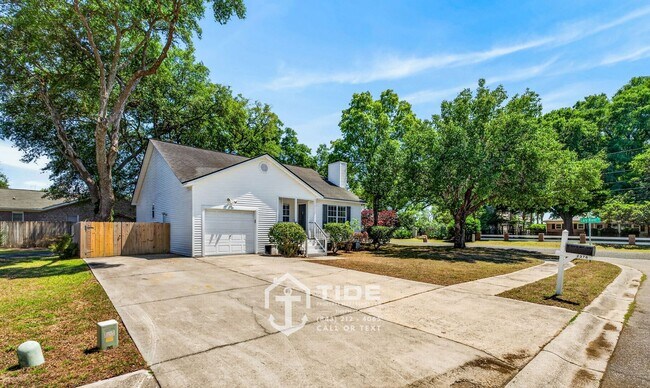 Foto del edificio - Modern Living in the Heart of West Ashley