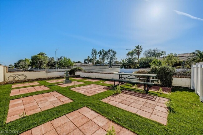 Foto del edificio - 6760 W Oakey Blvd