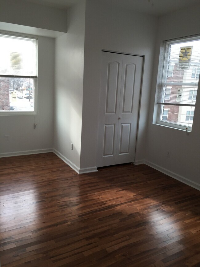 Building Photo - 601 N 39th St