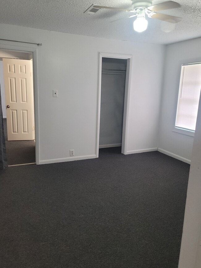 Building Photo - 506 E Spring St