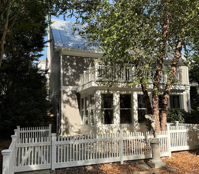 Building Photo - 312 Tschiffely Square Rd