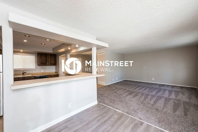 Foto del edificio - 4 Bedroom Pet-Friendly Home in Denver, CO with Main Street Renewal