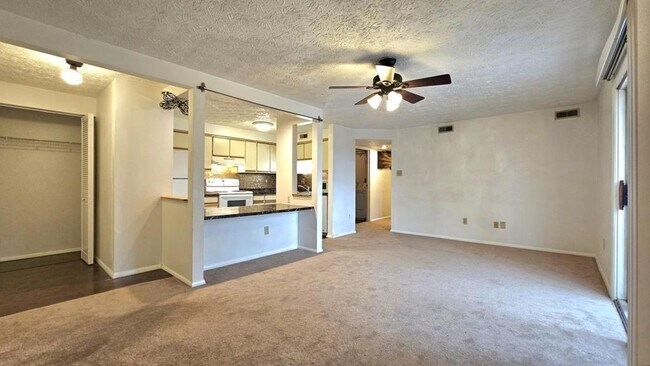 Foto del edificio - 4420 Groombridge Way #K