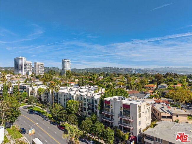 Foto del edificio - 1340 S Beverly Glen Blvd