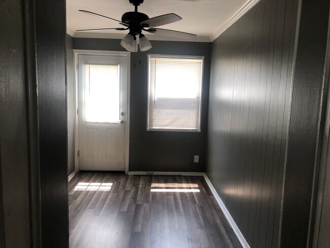 Building Photo - 2 bedroom 1 bath in Baltimore City