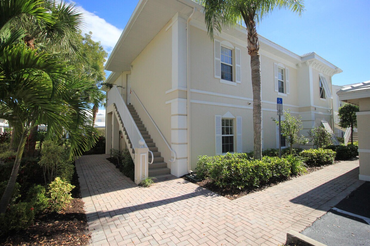 1370 Sweetwater Cove, Naples, FL 34110 Townhome Rentals in Naples FL
