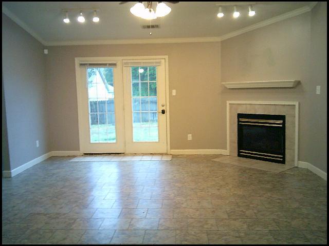Building Photo - 713 Elkhart Loop