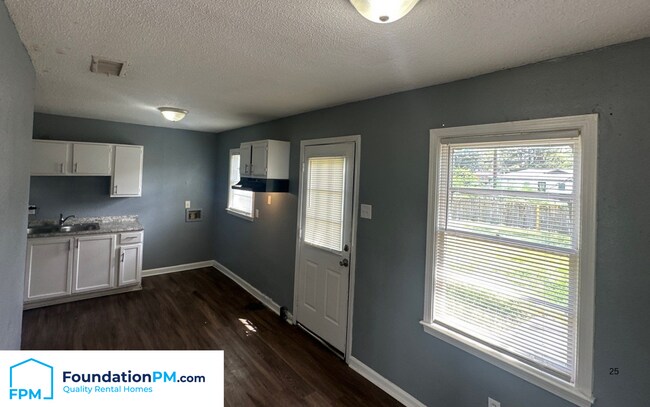 Foto del edificio - 4990 Newton Rd