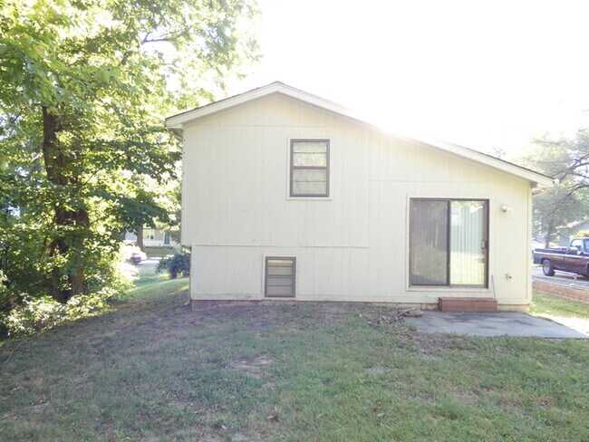 Building Photo - 7016 N Troost