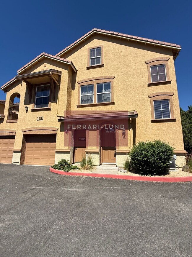 Foto del edificio - Beautiful townhome in Fallen Leaf , only 35 minutes from Incline Village-  Kay DeAlba Property!!!