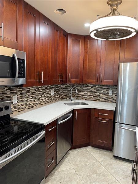 Foto principal - 3115 Oakland Shores Dr