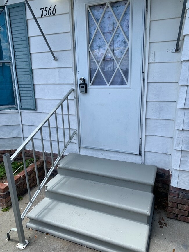 Foto del edificio - 7566 Peyraud Dr