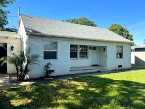 Building Photo - 2038 Laburnum Ave