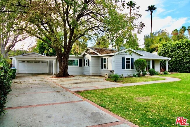 Foto del edificio - 8421 Darby Ave