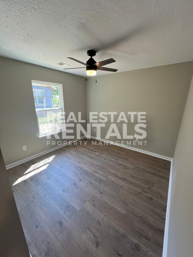 Building Photo - 802 Raley St