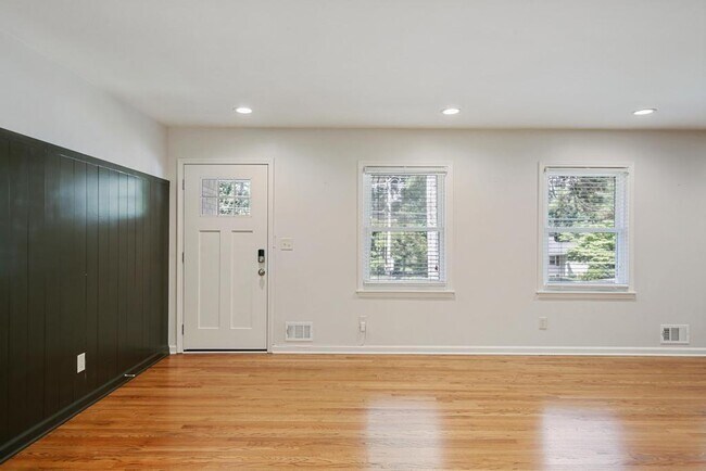 Foto del edificio - 2855 Briarlake Rd NE