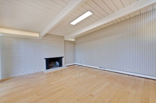 Foto del edificio - 3733 Carlson Cir