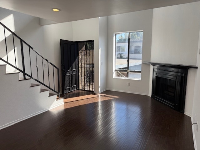 wonderful light & bright entry - 558 Evergreen St