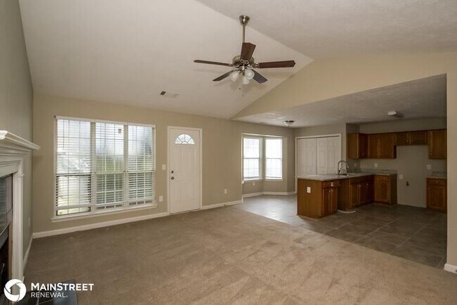 Foto del edificio - 1223 To Lani Farm Rd, Stone Mountain, GA 3...