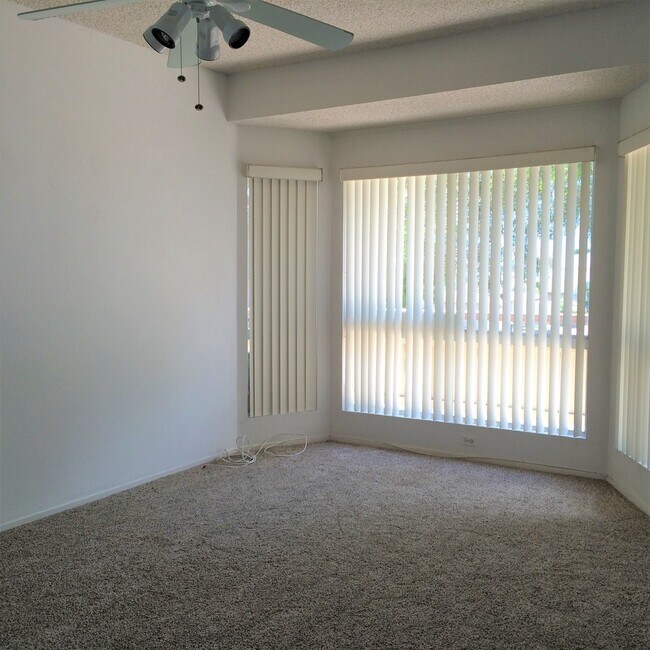 Building Photo - Palm Court Townhouse - upstairs unit. 2 be...