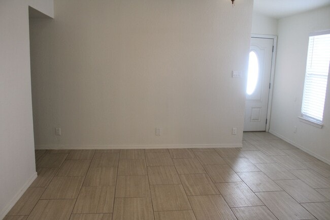 Building Photo - 1651 St Stephen Pl