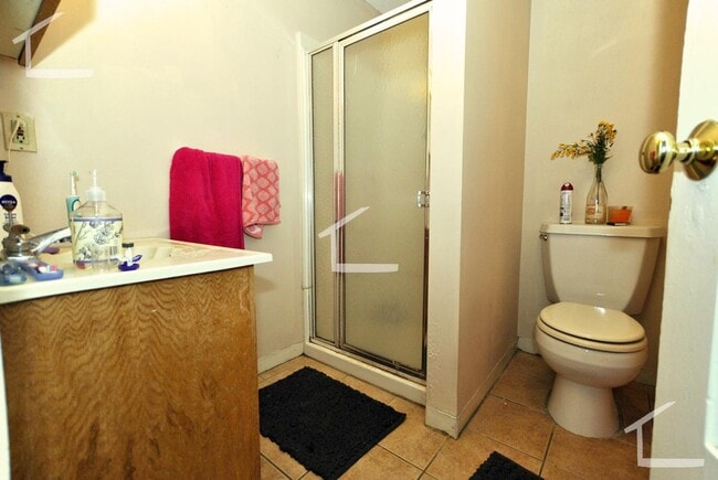 Foto del edificio - Huge 4 bed in Cleveland Circle