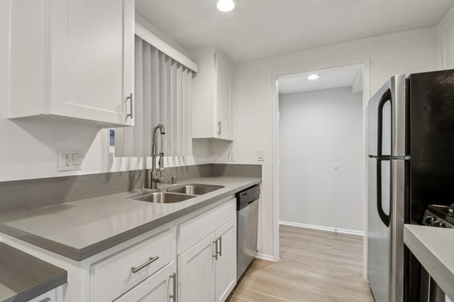 Interior Photo - 110 South Sweetzer Ave
